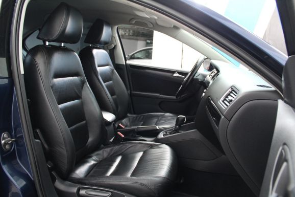 Volkswagen Jetta Highline, 1.6 л, АТ, 2012 фото 2