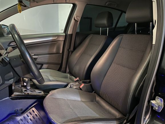 Opel Astra, 1.8 л, АТ, 2010 фото 8