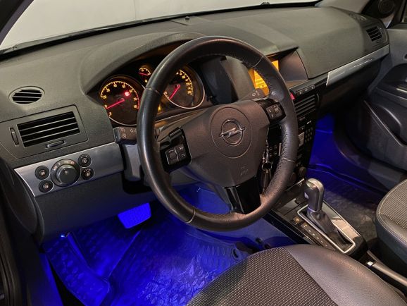 Opel Astra, 1.8 л, АТ, 2010 фото 9