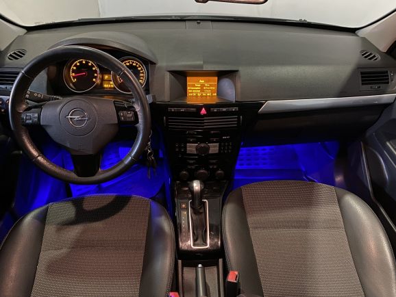 Opel Astra, 1.8 л, АТ, 2010 фото 10