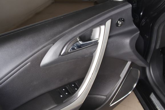 Opel Astra, 1.6 л, АТ, 2012 фото 12