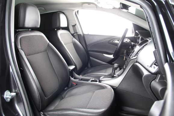 Opel Astra, 1.6 л, АТ, 2012 фото 2