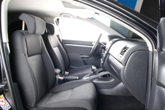 Volkswagen Jetta, 1.6 л, АТ, 2010 фото 2