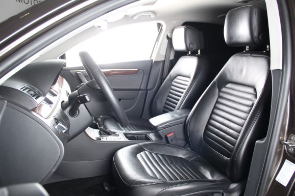 Volkswagen Passat, 1.8 л, Робот, 2014 фото 8