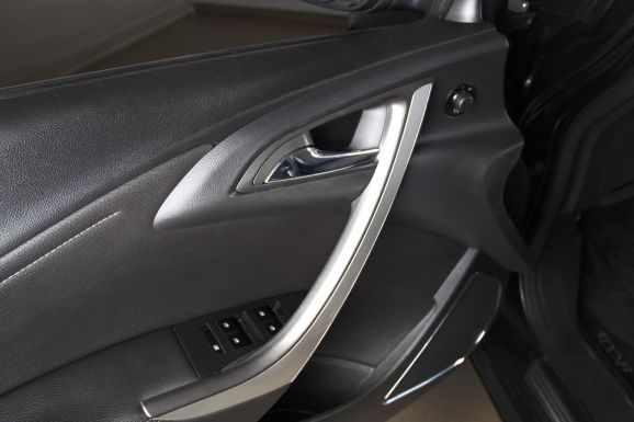 Opel Astra, 1.4 л, АТ, 2011 фото 11