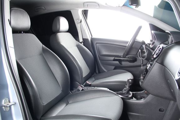 Opel Corsa, 1.4 л, АТ, 2010 фото 2