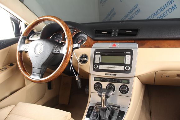 Volkswagen Passat, 2.0 л, Робот, 2008 фото 12