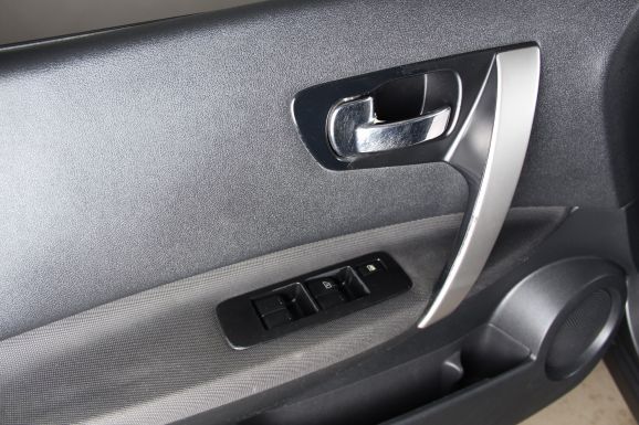 Nissan Qashqai, 2.0 л, Вариатор, 2011 фото 7