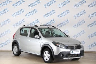 Renault Sandero Stepway, 1.6 л, МКПП, 2013 фото 5