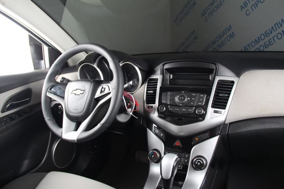 Chevrolet Cruze LS, 1.8 л, АТ, 2010 фото 12