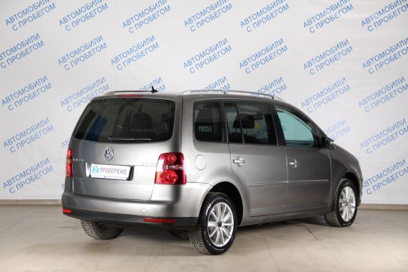 Volkswagen Touran, 2.0 л, Робот, 2010 фото 4