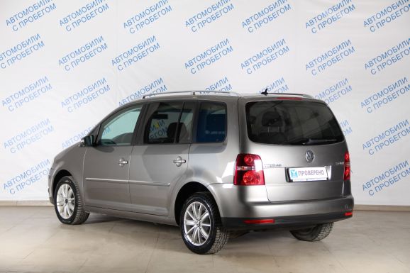 Volkswagen Touran, 2.0 л, Робот, 2010 фото 6