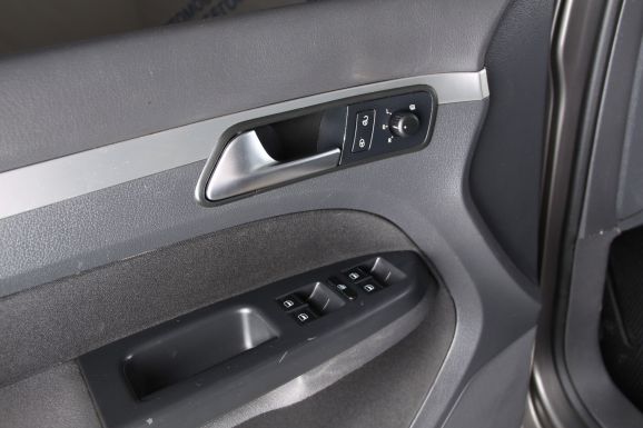 Volkswagen Touran, 2.0 л, Робот, 2010 фото 7