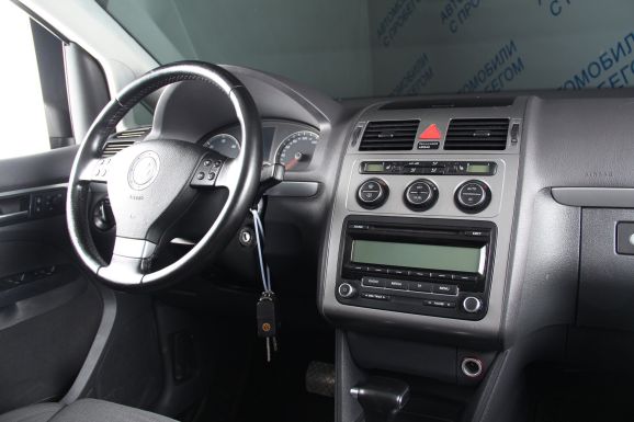 Volkswagen Touran, 2.0 л, Робот, 2010 фото 12