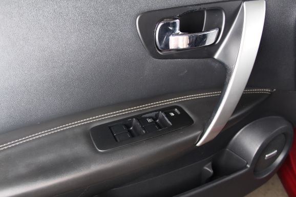 Nissan Qashqai LE+, 2.0 л, Вариатор, 2012 фото 12