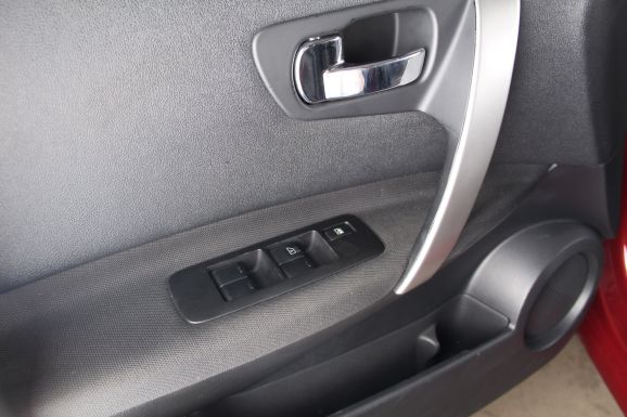 Nissan Qashqai, 2.0 л, Вариатор, 2012 фото 7