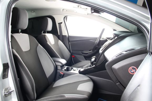 Ford Focus, 1.6 л, Робот, 2012 фото 2