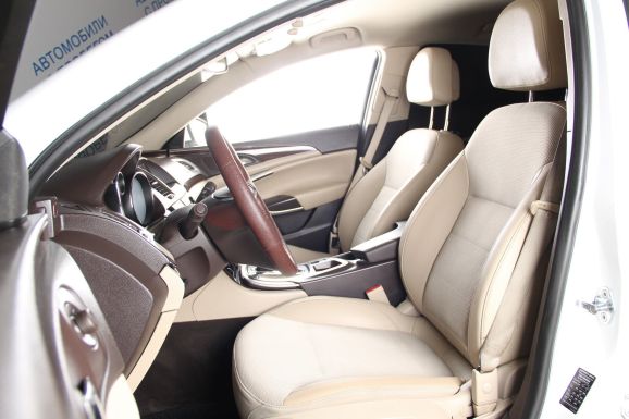 Opel Insignia, 2.0 л, АТ, 2011 фото 8