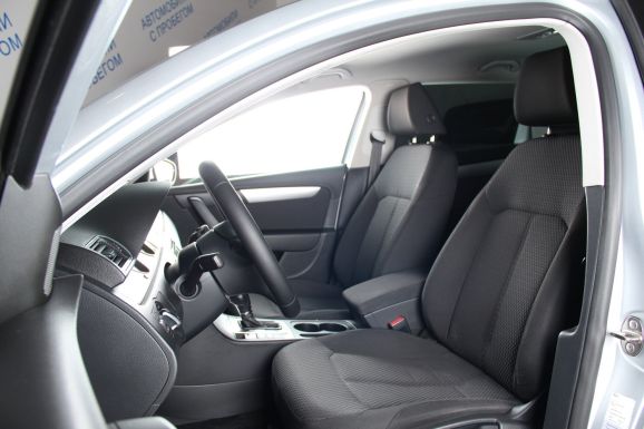 Volkswagen Passat Trendline, 1.4 л, Робот, 2011 фото 8