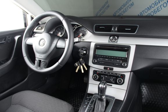 Volkswagen Passat Trendline, 1.4 л, Робот, 2011 фото 11