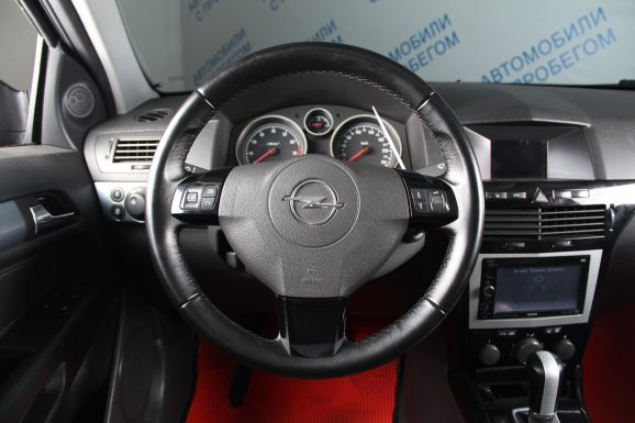 Opel Astra, 1.8 л, АТ, 2012 фото 11