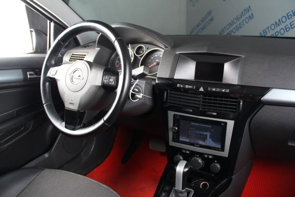 Opel Astra, 1.8 л, АТ, 2012 фото 12