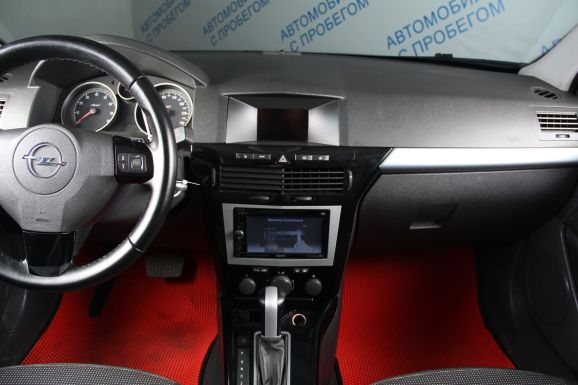 Opel Astra, 1.8 л, АТ, 2012 фото 13