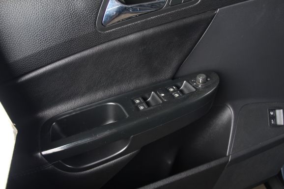 Volkswagen Passat, 2.0 л, АТ, 2010 фото 7