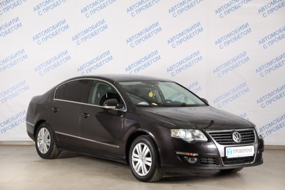 Volkswagen Passat, 1.8 л, Робот, 2009 фото 5