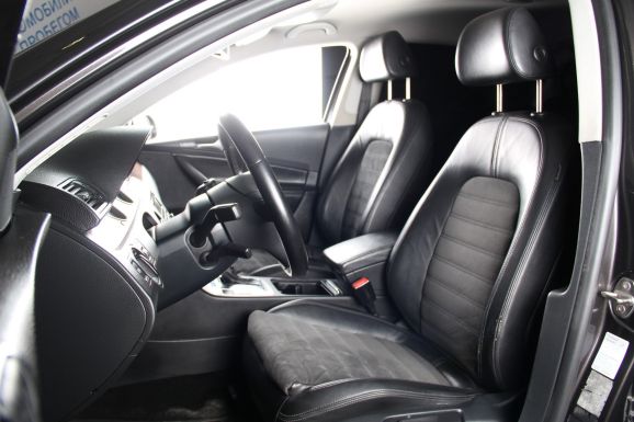 Volkswagen Passat, 1.8 л, Робот, 2009 фото 8