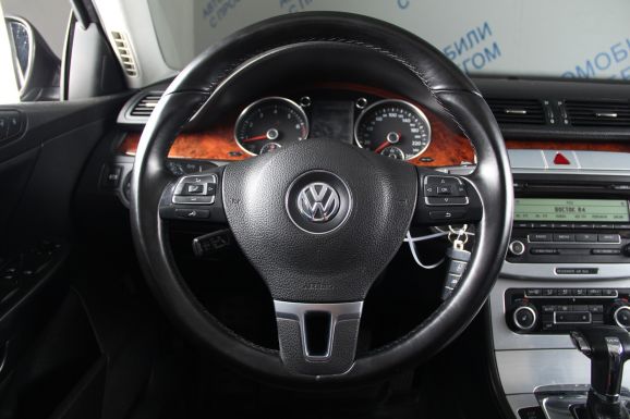 Volkswagen Passat, 1.8 л, Робот, 2009 фото 11