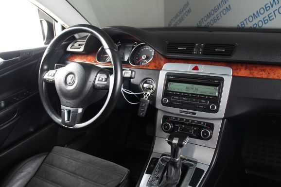 Volkswagen Passat, 1.8 л, Робот, 2009 фото 12