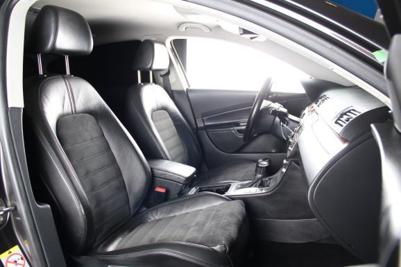 Volkswagen Passat, 1.8 л, Робот, 2009 фото 2