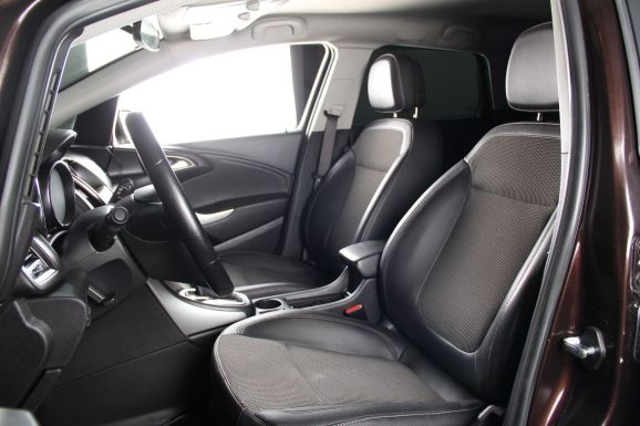 Opel Astra, 1.4 л, АТ, 2011 фото 8