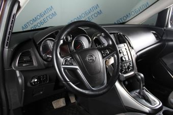 Opel Astra, 1.4 л, АКПП, 2011 фото 9