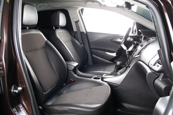 Opel Astra, 1.4 л, АТ, 2011 фото 2