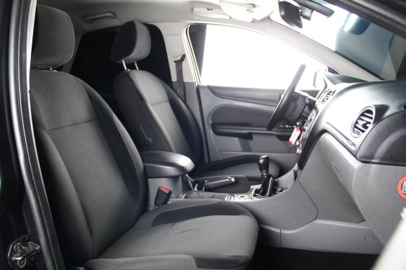 Ford Focus, 1.6 л, МТ, 2011 фото 2
