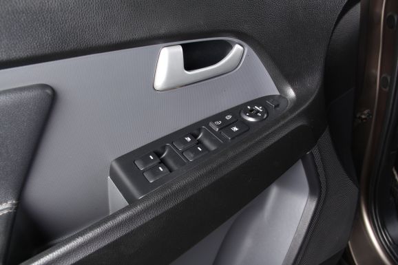 Kia Sportage Luxe, 2.0 л, АТ, 2011 фото 7