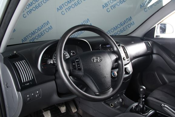 Hyundai Elantra GLS, 1.6 л, МТ, 2011 фото 8