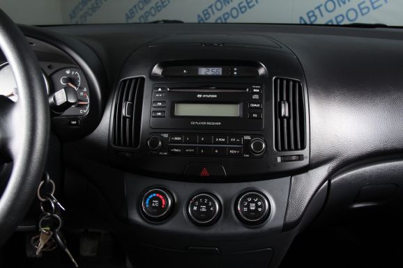 Hyundai Elantra GLS, 1.6 л, МТ, 2011 фото 12