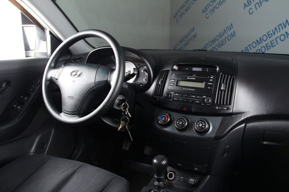 Hyundai Elantra GLS, 1.6 л, МТ, 2011 фото 2