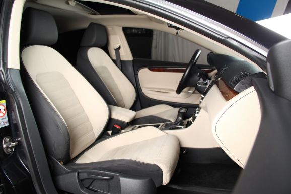 Volkswagen Passat CC, 1.8 л, Робот, 2011 фото 2