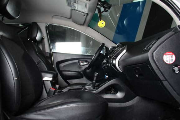 Hyundai ix35 Classic, 2.0 л, МТ, 2010 фото 2