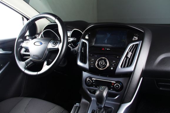 Ford Focus Titanium, 2.0 л, Робот, 2015 фото 7