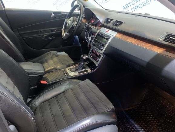 Volkswagen Passat Highline, 1.8 л, Робот, 2009 фото 2