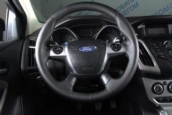 Ford Focus Trend, 1.6 л, МКПП, 2012 фото 2