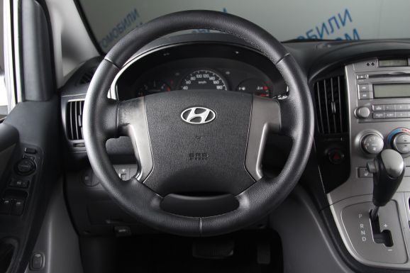 Hyundai Grand Starex, 2.5 л, АТ, 2010 фото 8