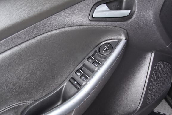 Ford Focus Titanium, 1.6 л, Робот, 2013 фото 12
