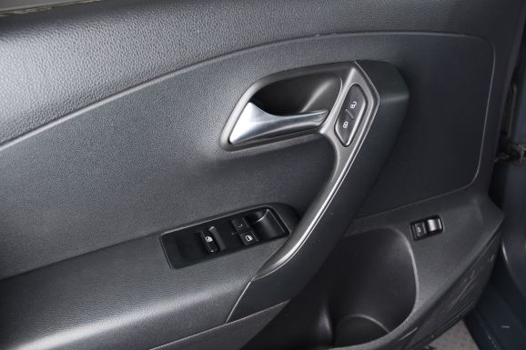 Volkswagen Polo Comfortline, 1.6 л, МТ, 2011 фото 9