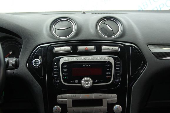 Ford Mondeo Titanium, 2.0 л, АТ, 2010 фото 8